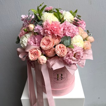 Pink and White Hat Box Arrangement