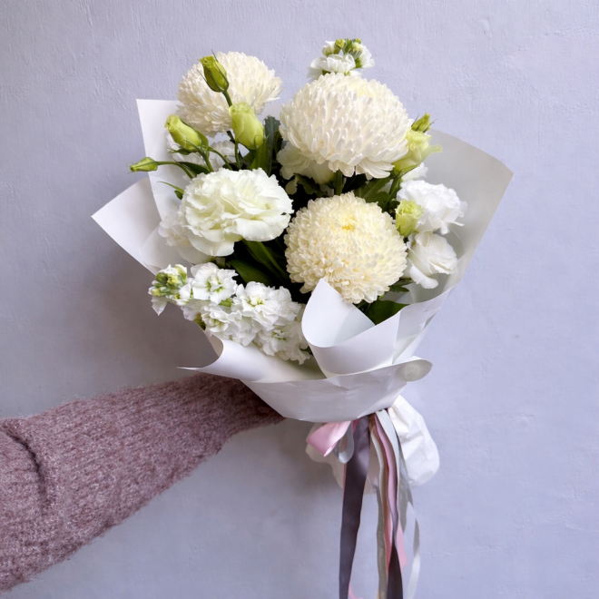 White Seasonal Bouquet